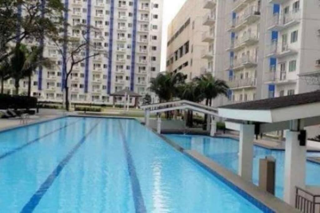Grass Residences Sm North Edsa And Trinoma Quezon City Exterior photo